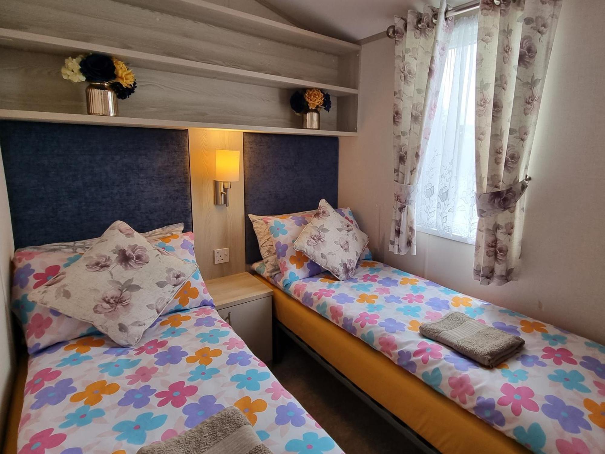 Static Caravan To Hire , Hoburne Devon Bay Hotel Goodrington ภายนอก รูปภาพ